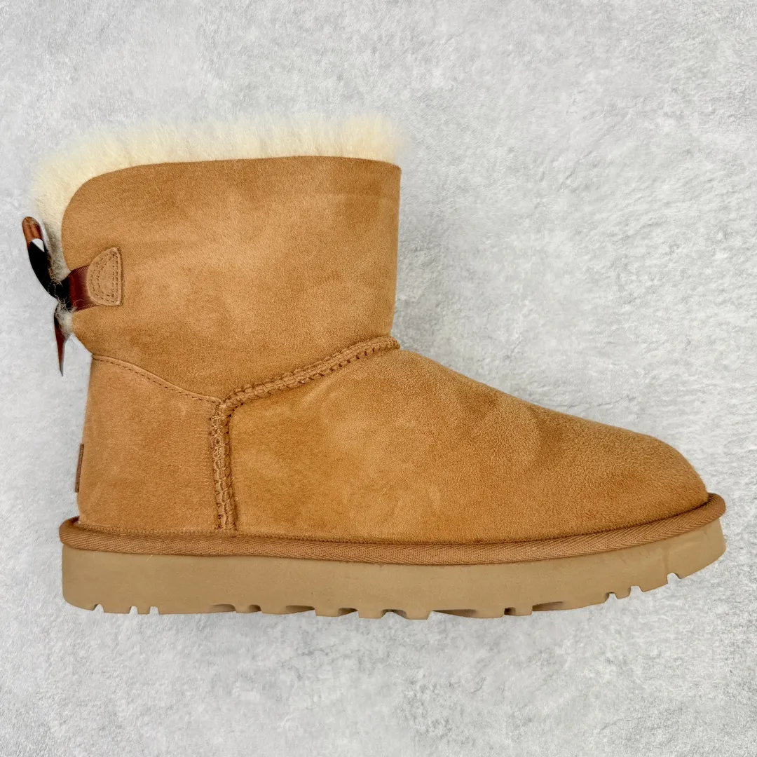 Pick up locally 💰520 UGG 6501 single ribbon bow autumn and winter sheep fur integrated snow boots. All shoes are made from the same factory as ZP. Longfeng A-grade Australian imported sheep fur integrated women's boots. Brand OEM production line. Fully follow the ZP process. OEM original pattern maker. Adhering to the principle of no original shoes and no development selection. Pay attention to every detail. The most authentic version on the market TREADLITE "Light Wing" technology outsole Lightweight/durable/flexible/pile size: 35 36 37 38 39 40 Coding: by2936080